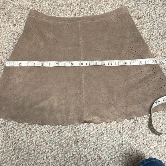 BCBGMaxAzria Tan Mini Skirt - Picture 6 of 9